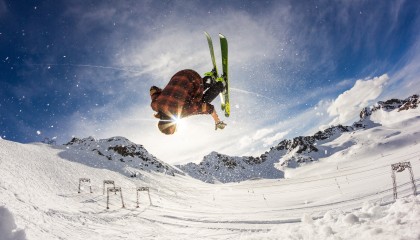 九游游戏中心下载-未来“足球天才”崭露头角，欧冠新星的冉冉升起，未来足球巨星